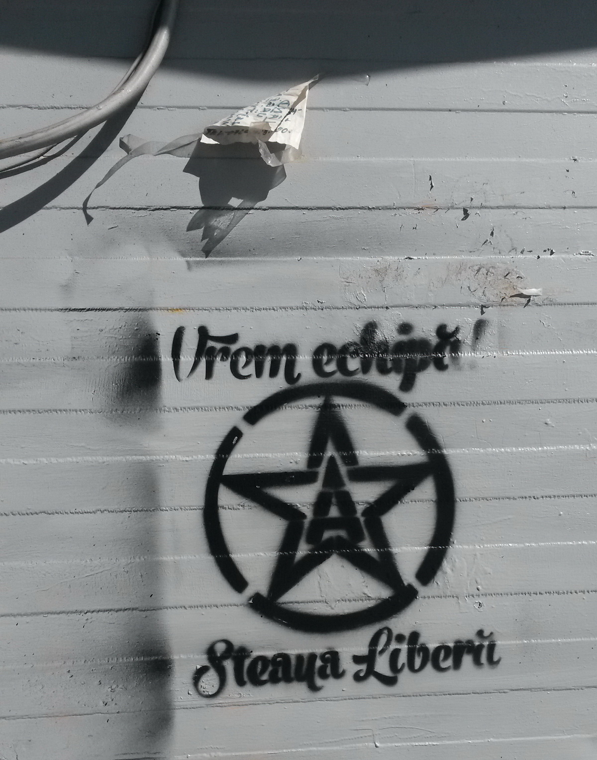 Acesta este mesajul pe care l-au desenat stelistii pe peretii din Bucuresti
