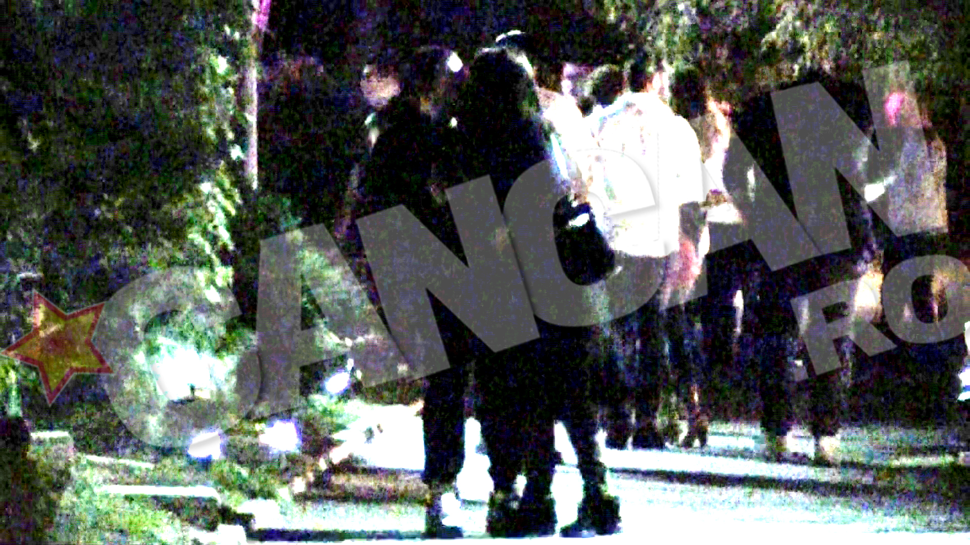 Manelistul isi pupa iubita