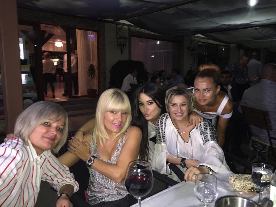 Elena Udrea s-a distrat pe cinste la petrecerea organizata in cinstea antrenorului de la Litex Loveci