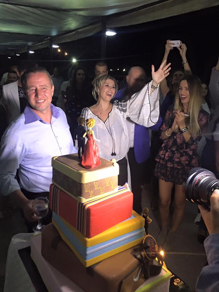 Laurentiu reghecampf a avut parte de o petrecere surpriza din partea sotiei sale