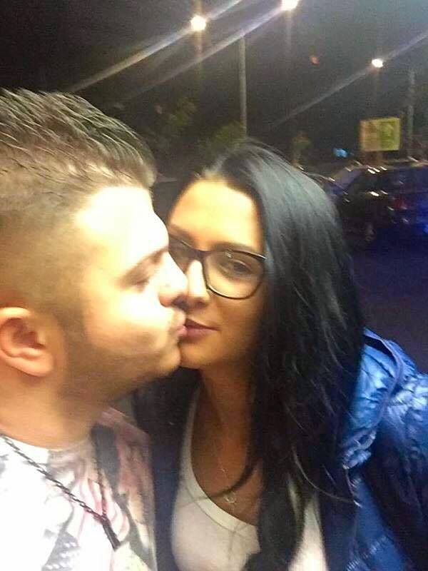 Marian o saruta cu foc pe bruneta