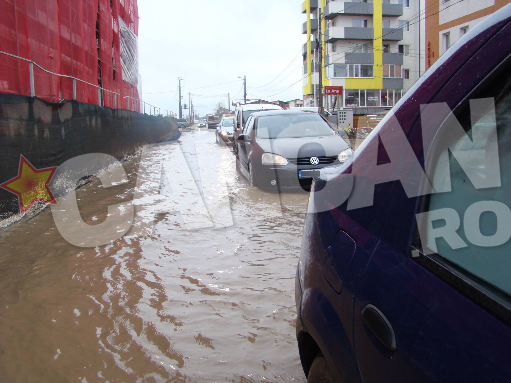 La fiecare ploaie, Drumul Fermei devine complet impracticabil