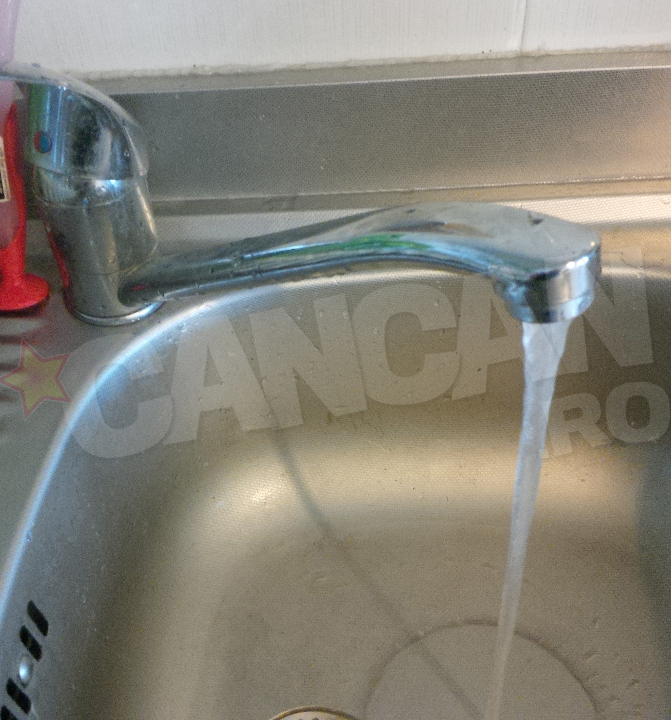 In multe zone din cartierele rezidentiale din Popesti, abia daca curge apa la robinete