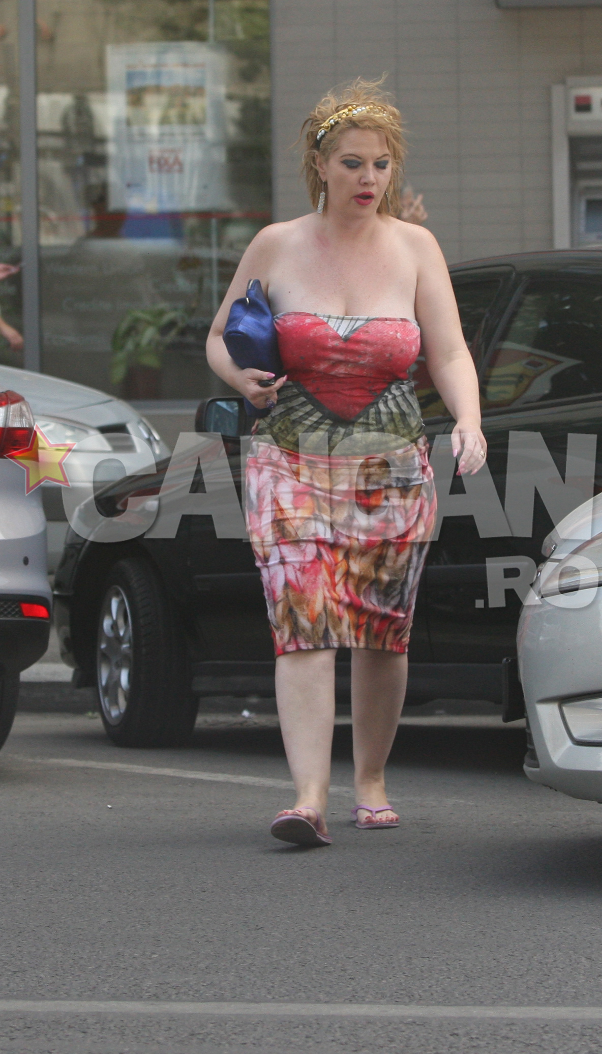 Vedeta machiata foarte strident.