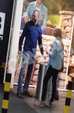 Razvan a fumat, Simona a butonat telefonul