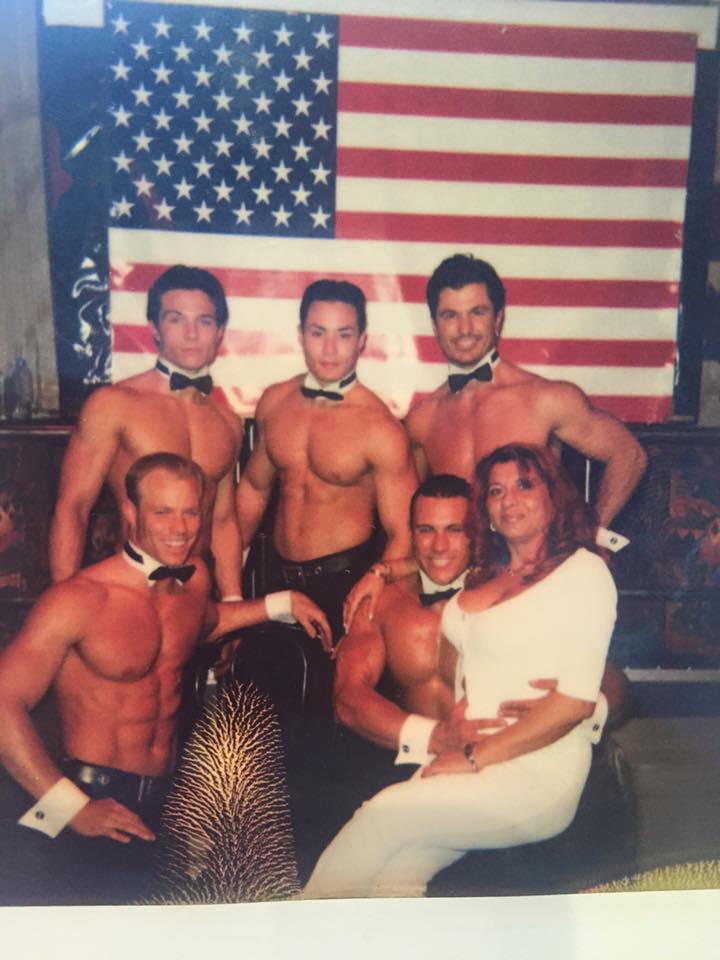 Lidia s-a distrat de minune in compania striperilor