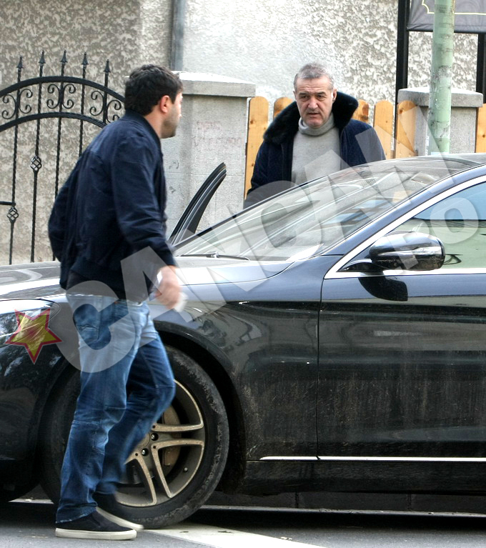 Lutu s-a urcat la volan, in timp ce Gigi a luat loc pe scaunul din dreapta