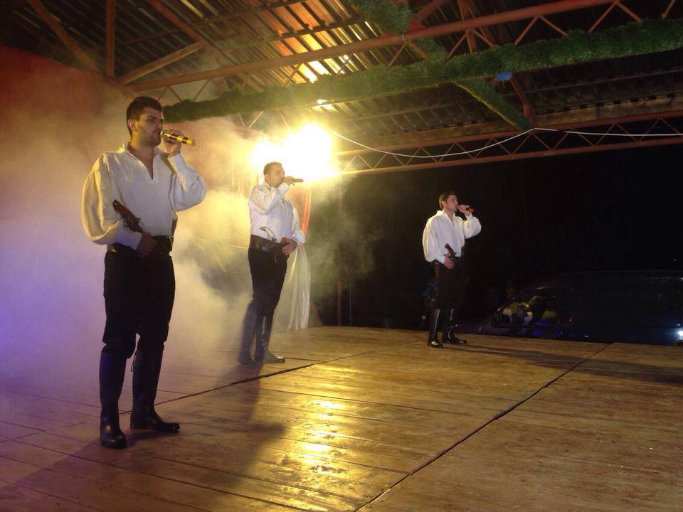 Ei sunt cei trei baieti care au urcat pe scena si au cantat pe vocea baietilor din Trupa Haiducii