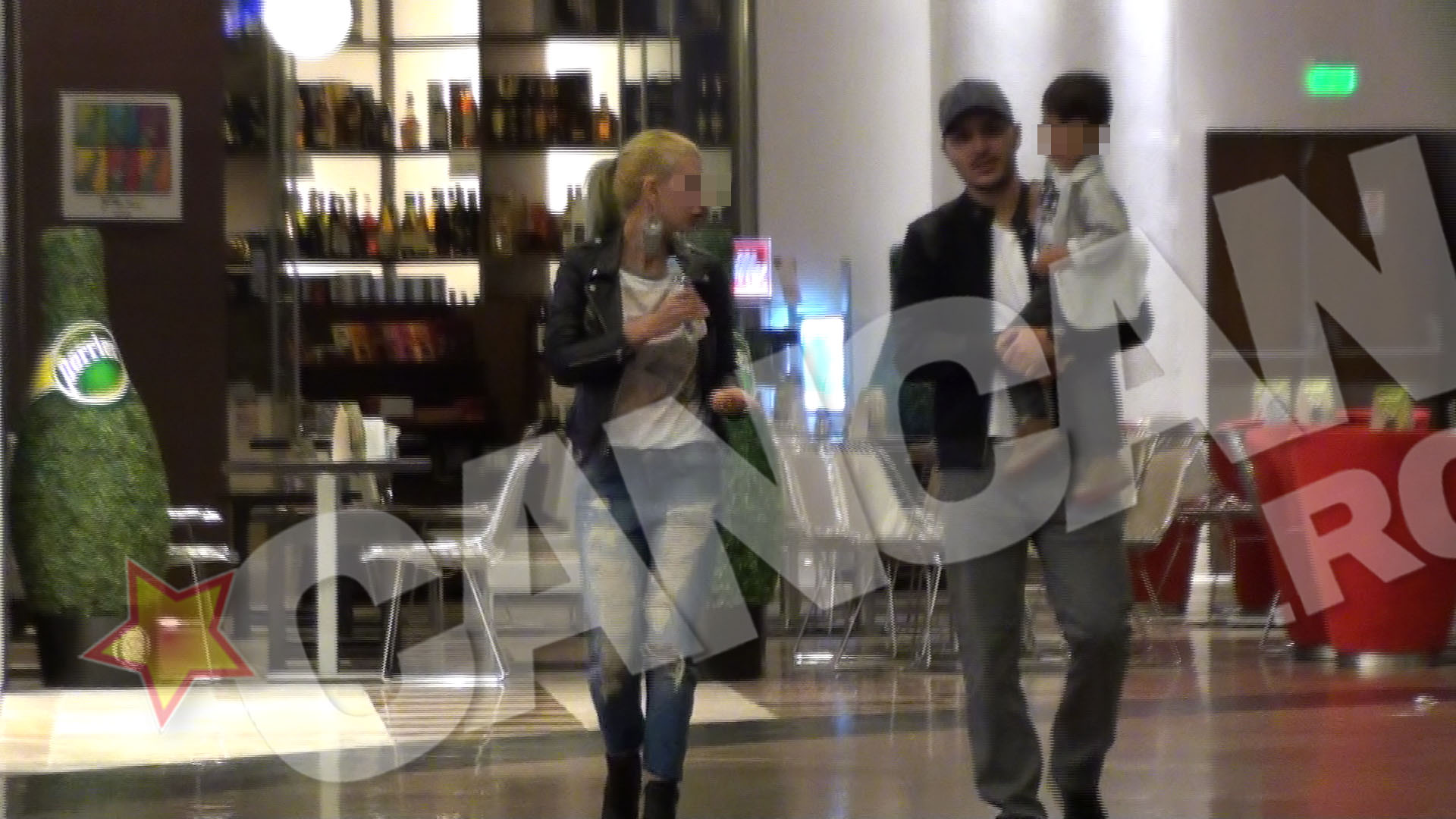 Mario a mers cu iubita si cu copilul la mall