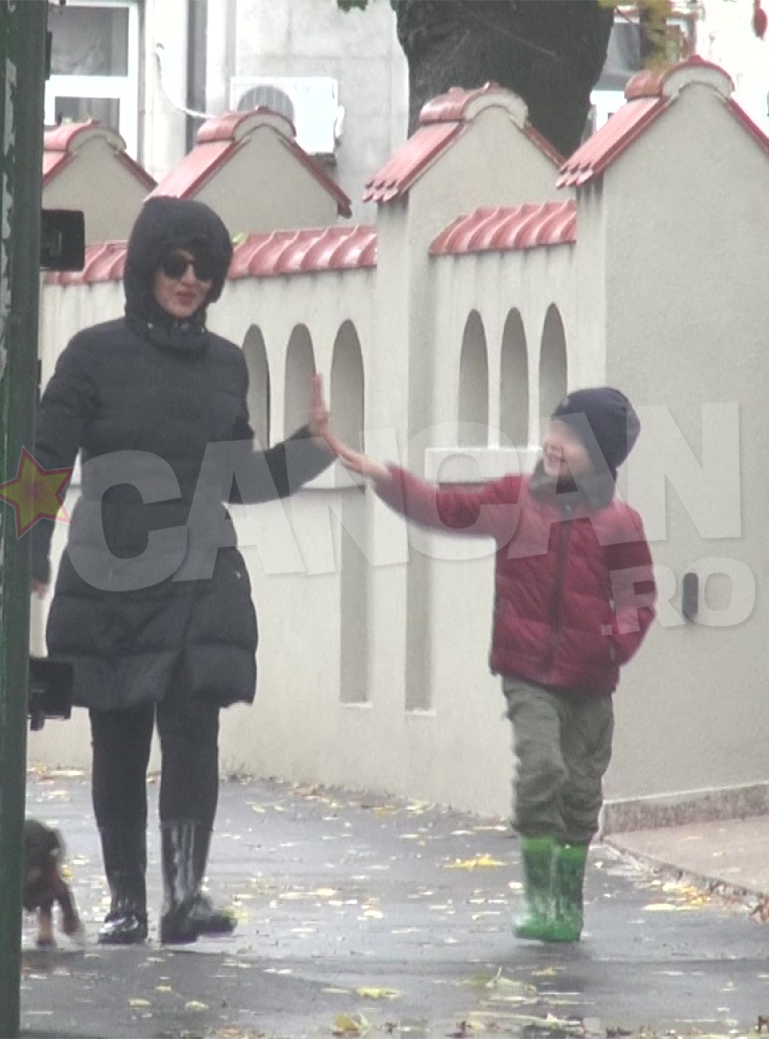 Actrita si fiul ei se simt foarte bine impreuna si asta se vede cu ochiul liber