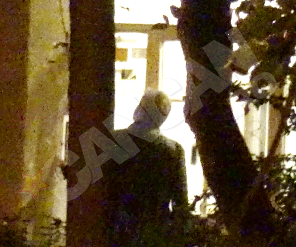 Bittman a sunat la interfon, insa se pare ca nu i-a raspuns nimeni