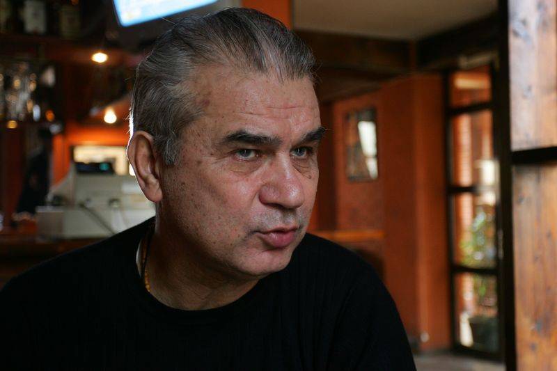 Tata Puiu nu merge niciodata cu spatele!