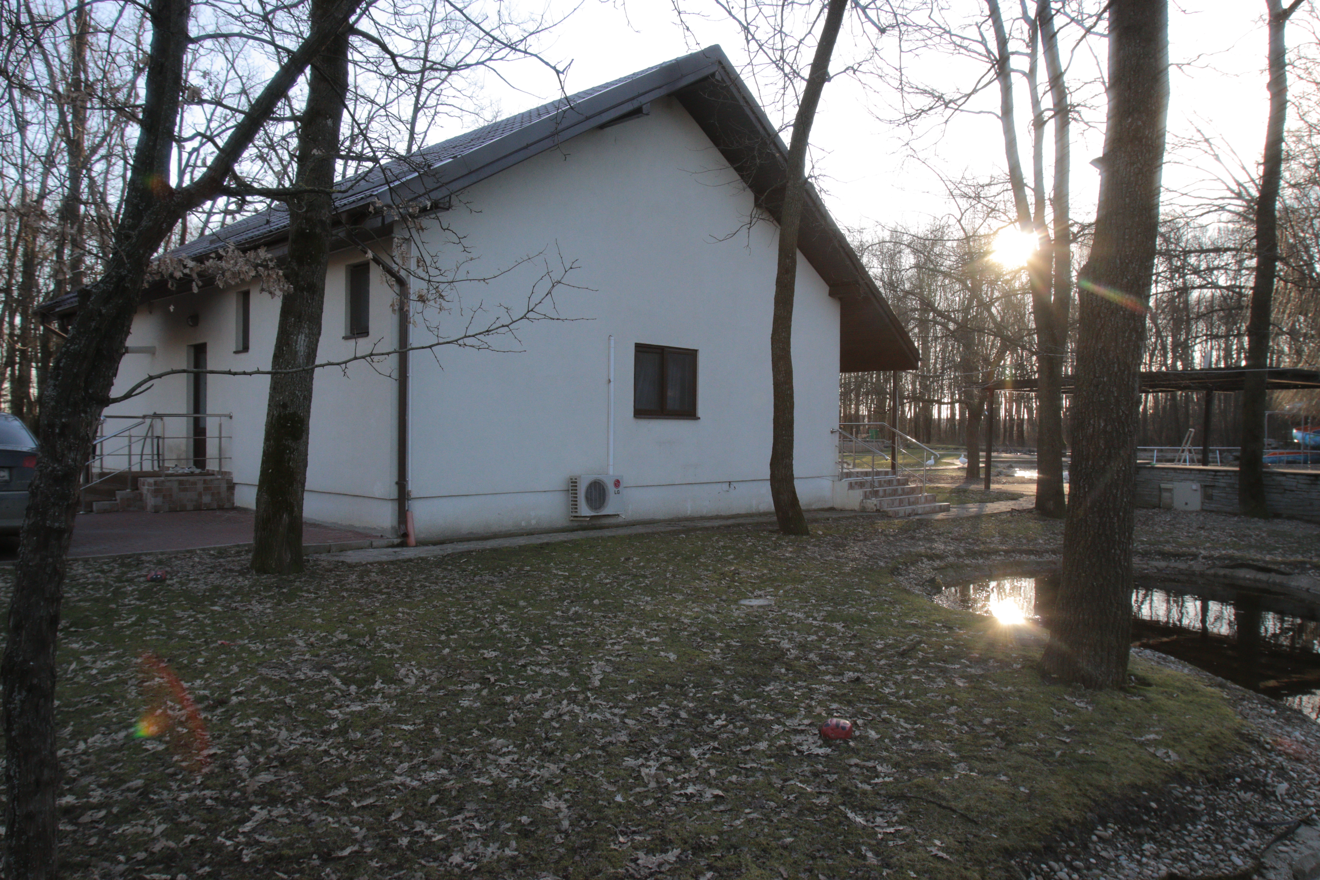 In aceasta casa cu doua camere locuieste milionarul