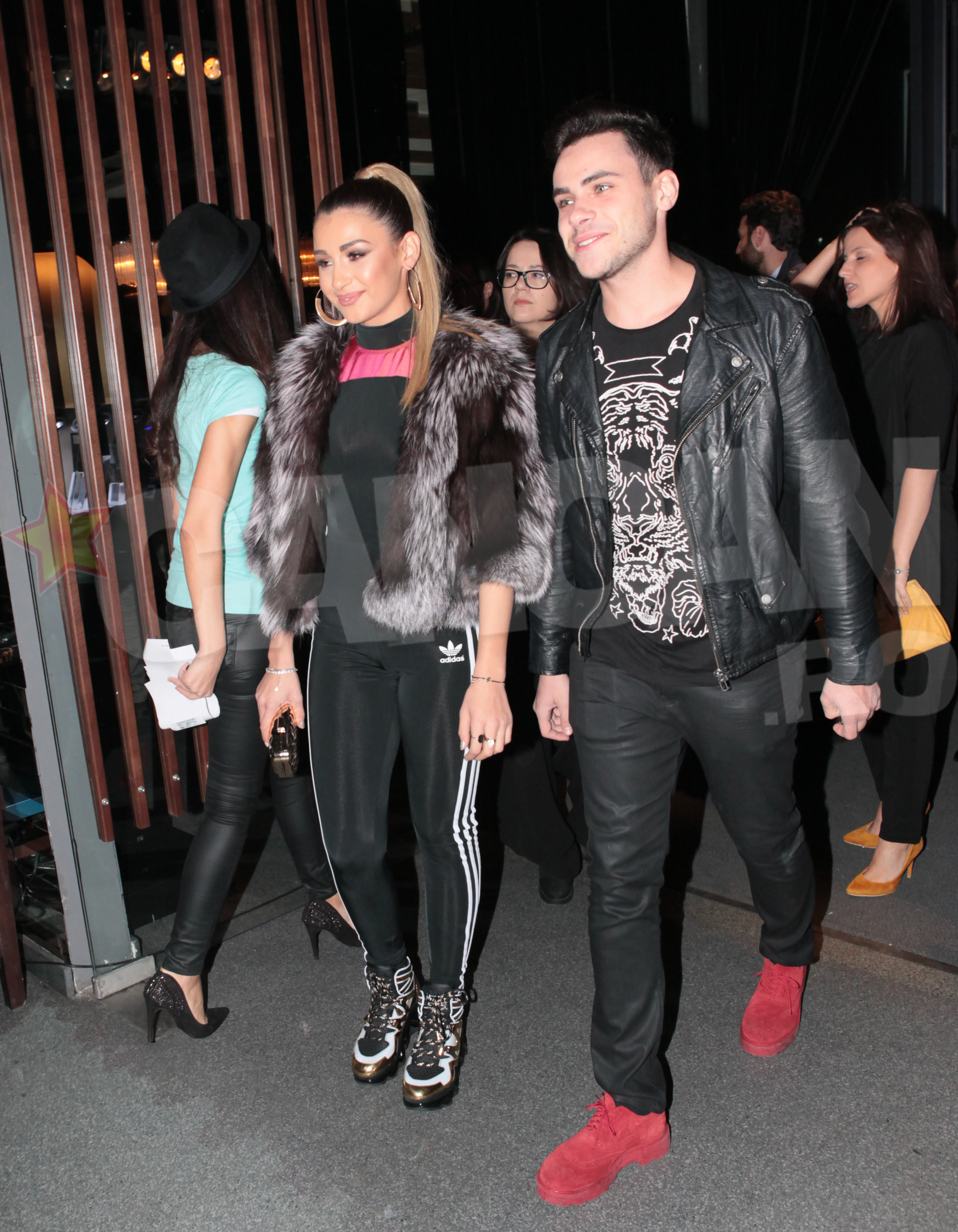 Tinuta aleasa i-a adaugat Alinei cateva kilograme bune