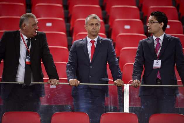 Gabriel Bodescu (in centru)