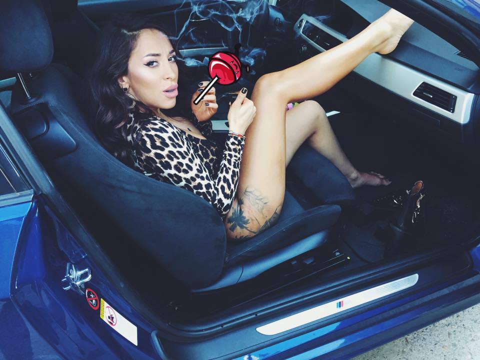 Ruby a aprins imaginatia fanilor cand s-a pozat fara lenjerie intima