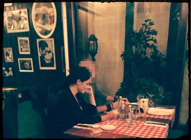 Mantea i-a blurat chipul barbatului respectiv