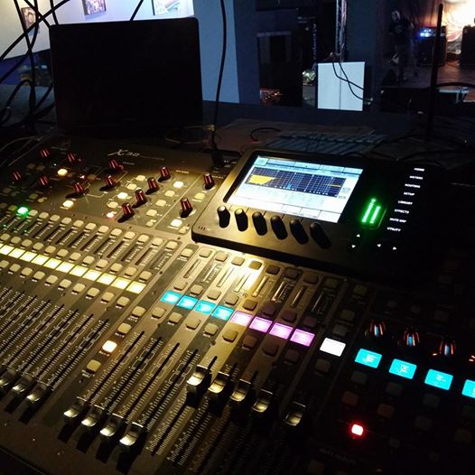 Inainte de incendiu cu cateva ore, baietii trupei Goodbye tu Gravity au postat pe internet o imagine din interior