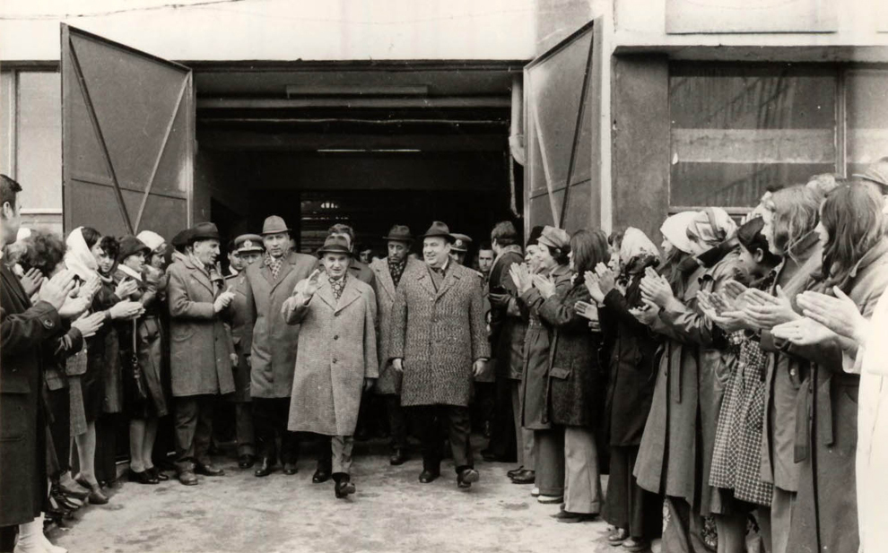 Nicolae Ceausescu obisnuia sa faca vizite de lucru la fabricile cu care regimul socialist se mandrea