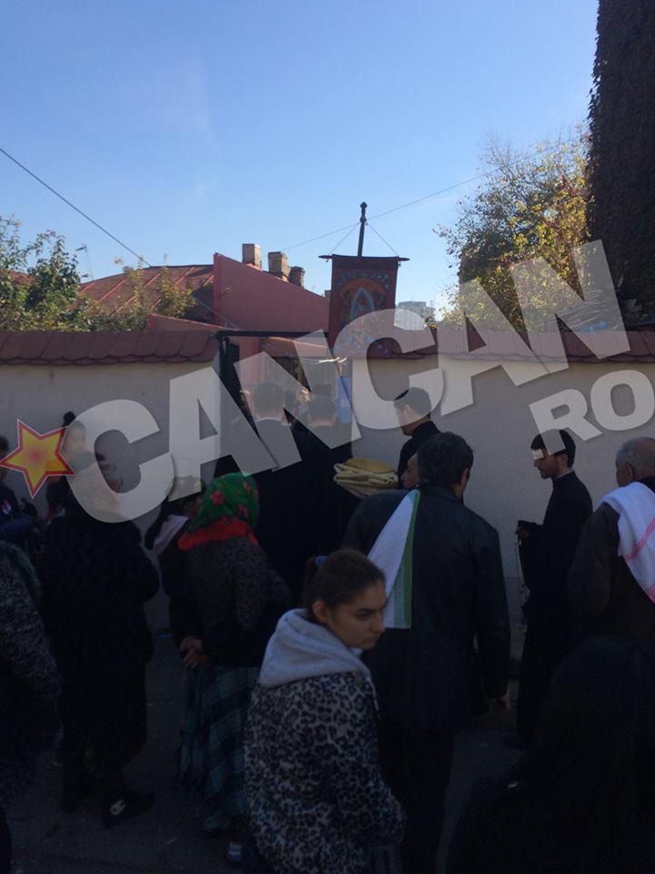 Rude, prieteni si vecini s-au strans la casa femeii decedate in incendiu