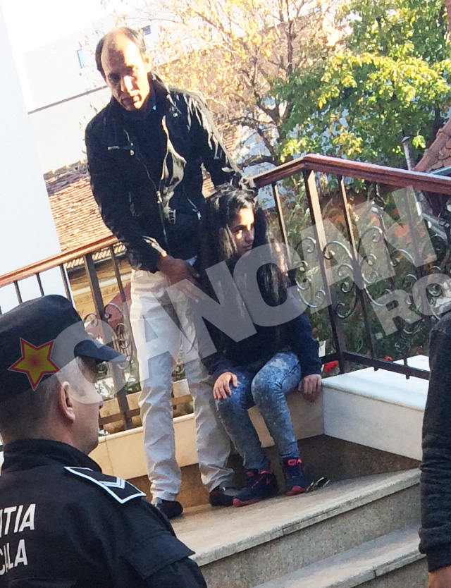 Tinerei i s-a facut rau si a fost scoasa afara