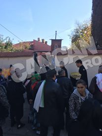 Preotii i-au tinut slujba in casa din zona Muncii femeii decedate in incendiul din COlectiv