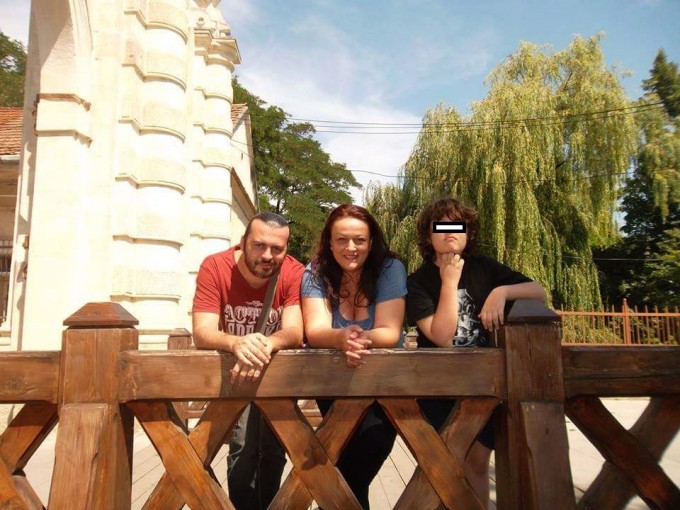 Catalin, alaturi de sotia si fiul lor