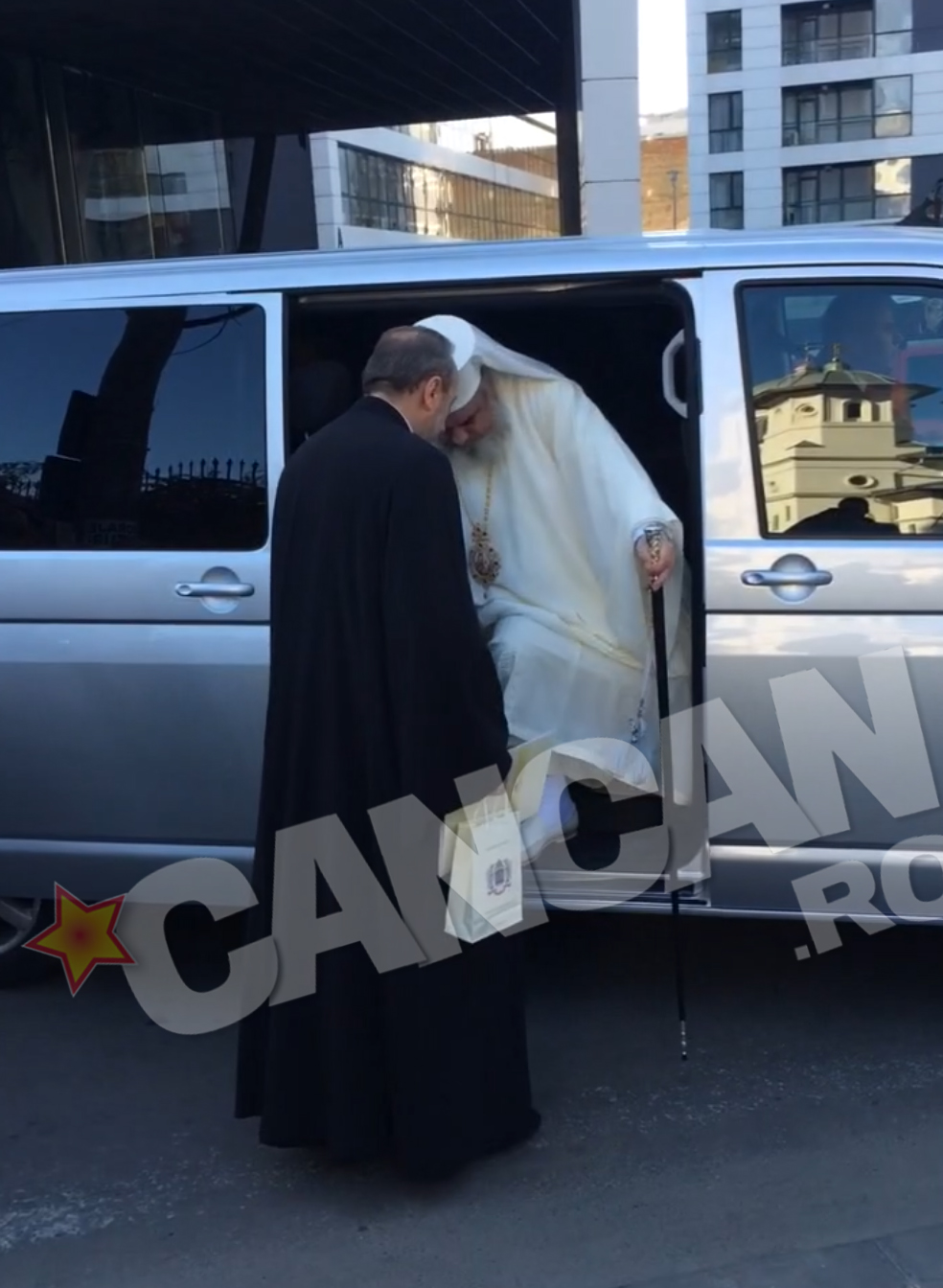 Patriarhul a coborat dintr-o dubita