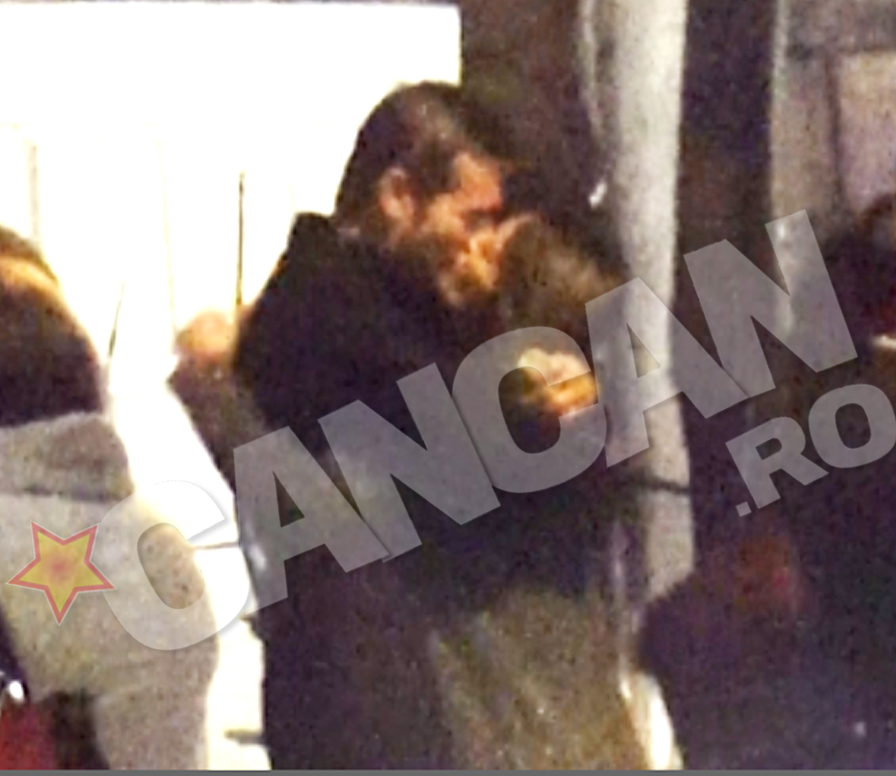 Dovada ca relatia lor nu este doar o aventura: Alin nu ezita sa-si sarute iubita cu toate ca ar putea fi vazuti