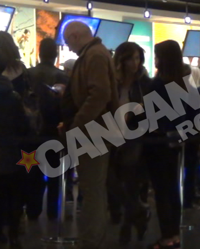 Doctorul a preferat sa mearga singur la film