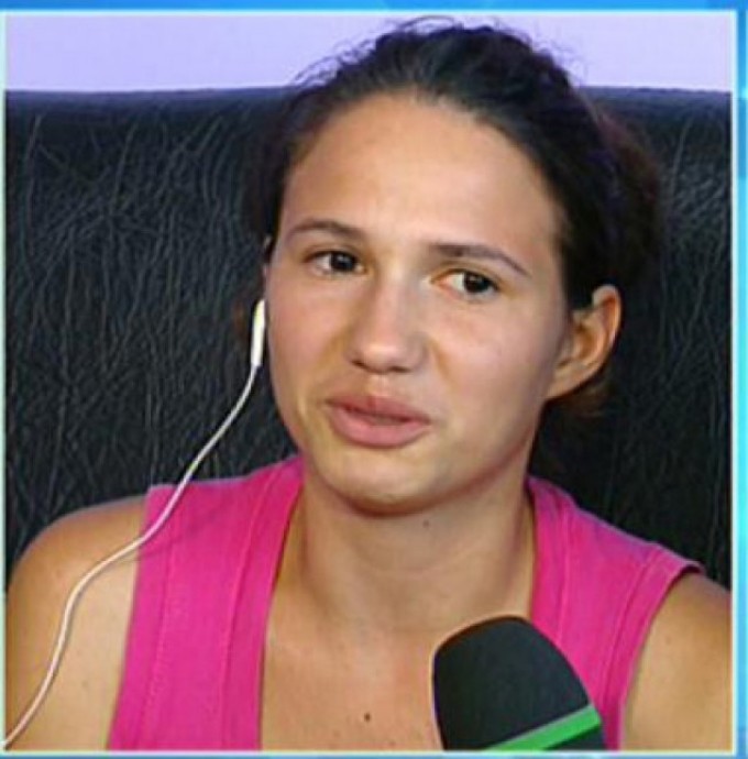Raluca Munteanu, tanara care sustine ca a fost violata de sapte tineri