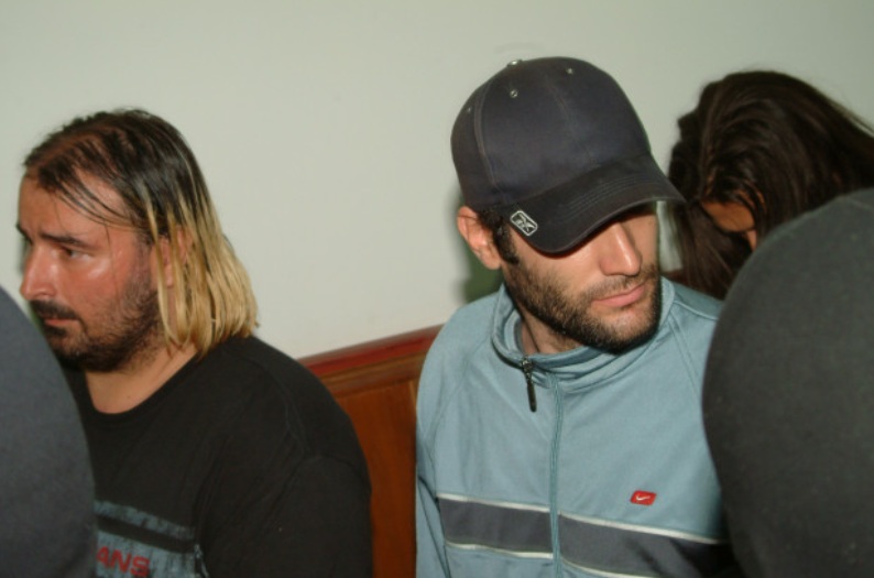 Gabriel Velescu (stanga) si Petru Nica in timpul procesului