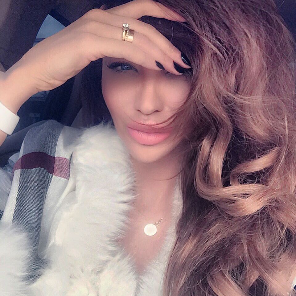 Bianca Dragusanu nu a renuntat la verigheta de la nunta cu Slav. In fata lui Dumnezeu ei sunt cununati in continuare