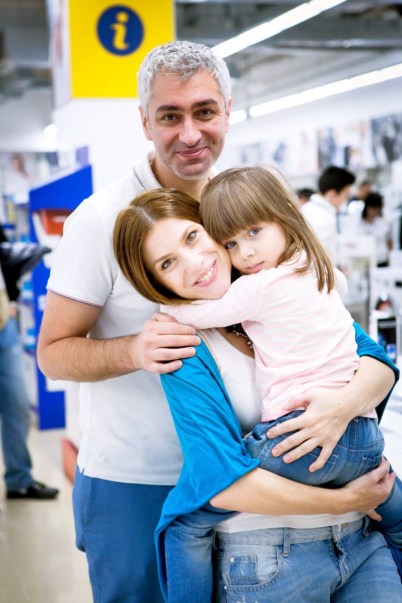 Tilly, sotul ei si fetita acestora