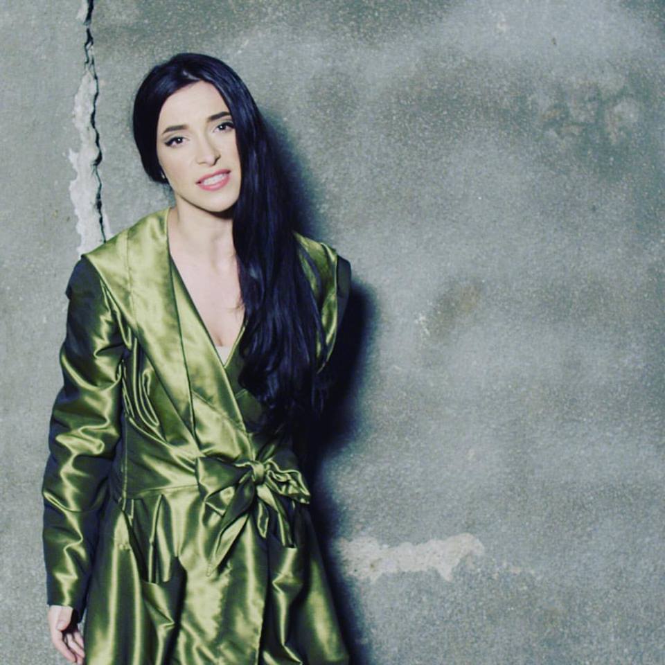 Cantareata apare total schimbata in noul ei videoclip