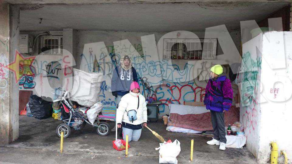 Singurele bunuri pe care le au sunt niste haine, plapume si un televizor stricat