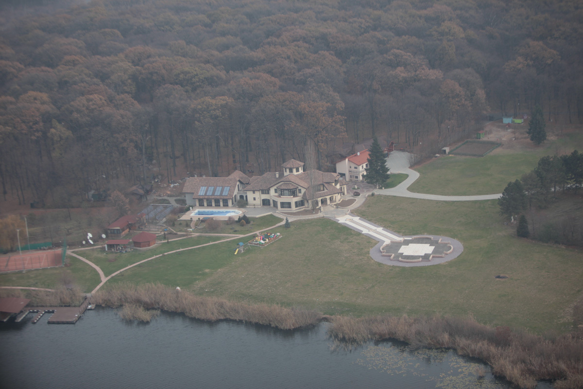 Aici a fost trimis milionarul in arest la domiciliu