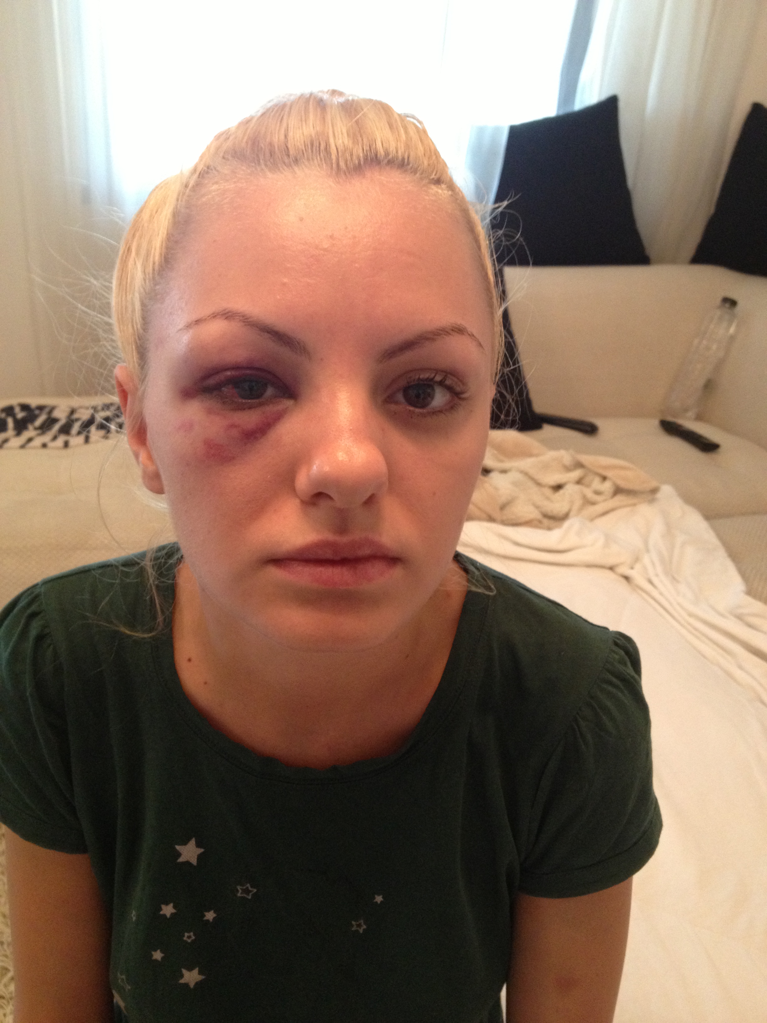 Alexandra Stan a fost snopita in bataie de catre managerul ei