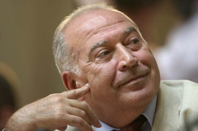 Proprietatile familiei Voiculescu nu pot fi scoase la vanzare din cauza ca ele fac deja obiectul unor litigii