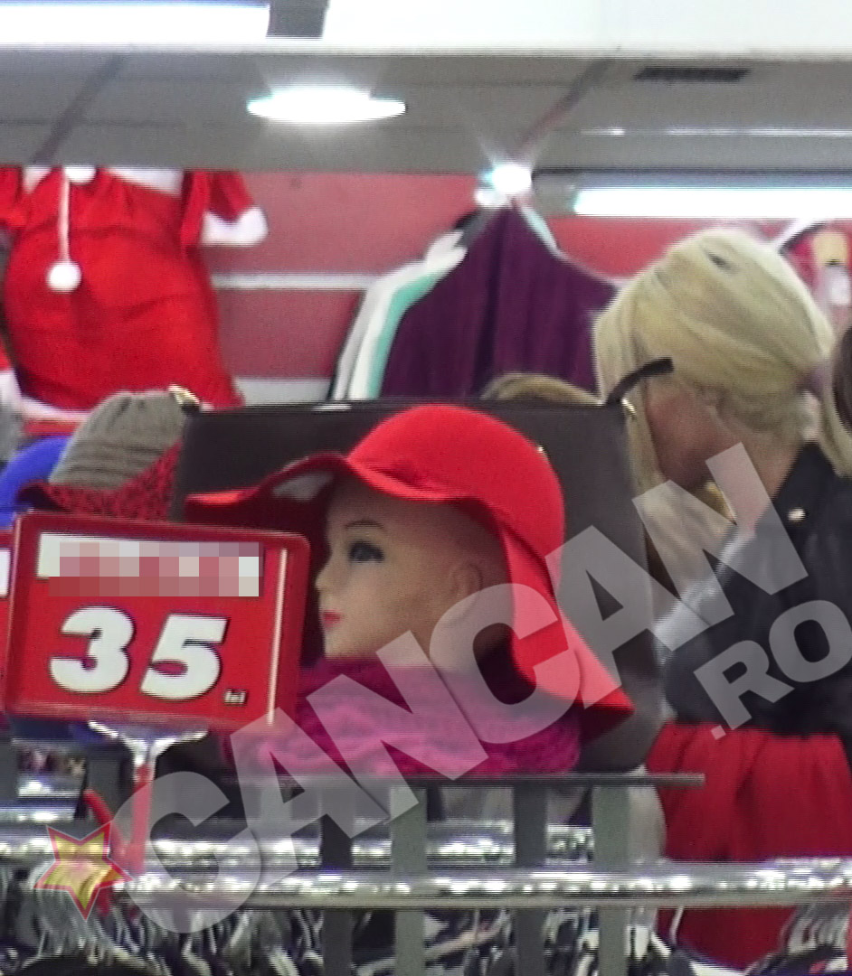 Blonda a cumparat haine dintr-un magazin de cartier