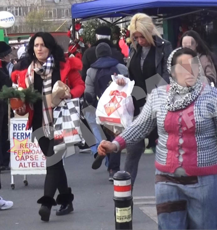 Barbatii au intors capul dupa mama Loredanei Chivu (in geaca rosie)