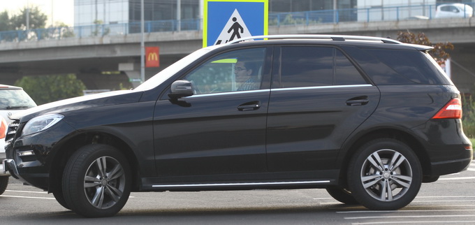 In timpul liber, Razvan Burleanu este sofer pentru sotia lui