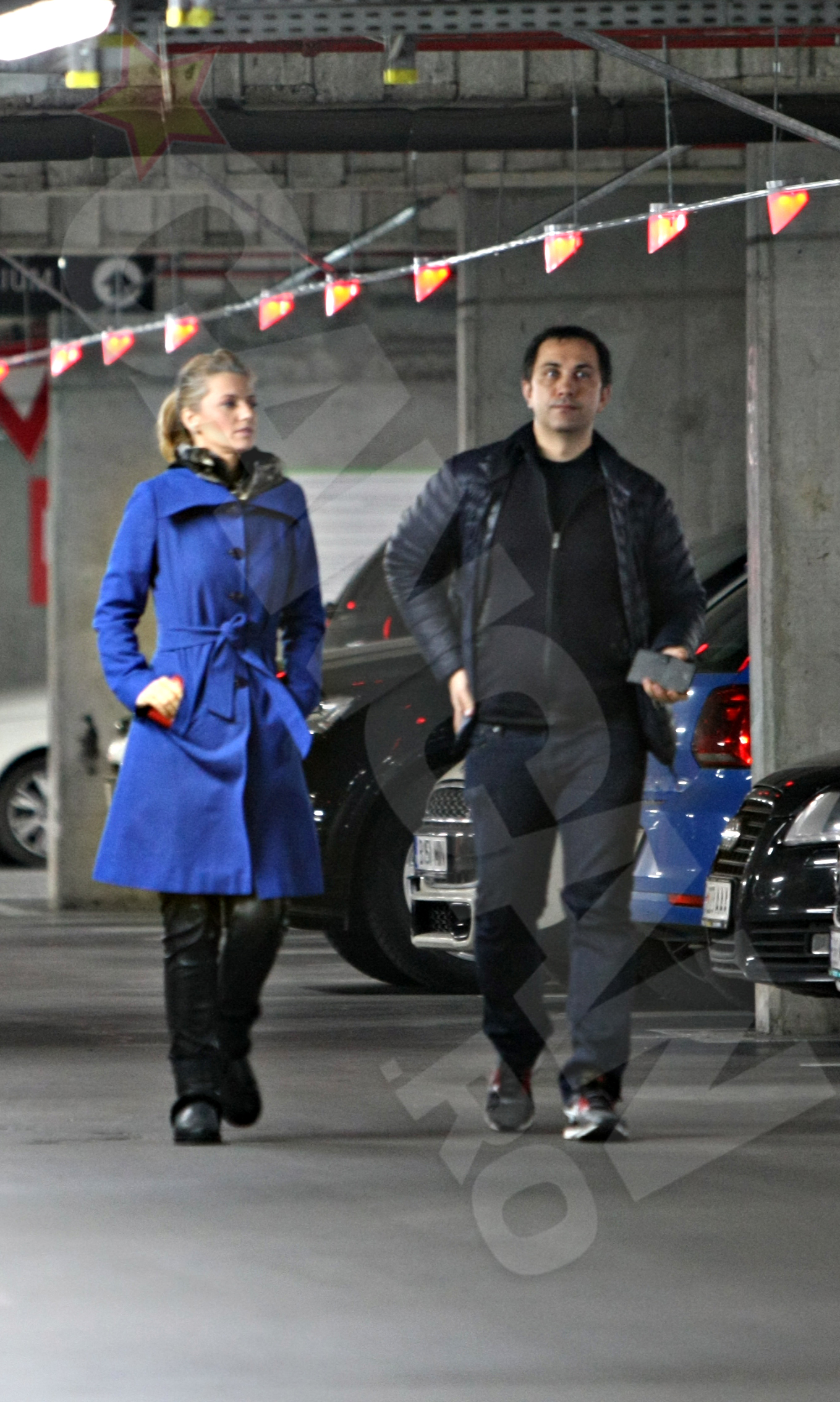 Alina Gorghiu si Lucian Isar s-au plimbat prin mall
