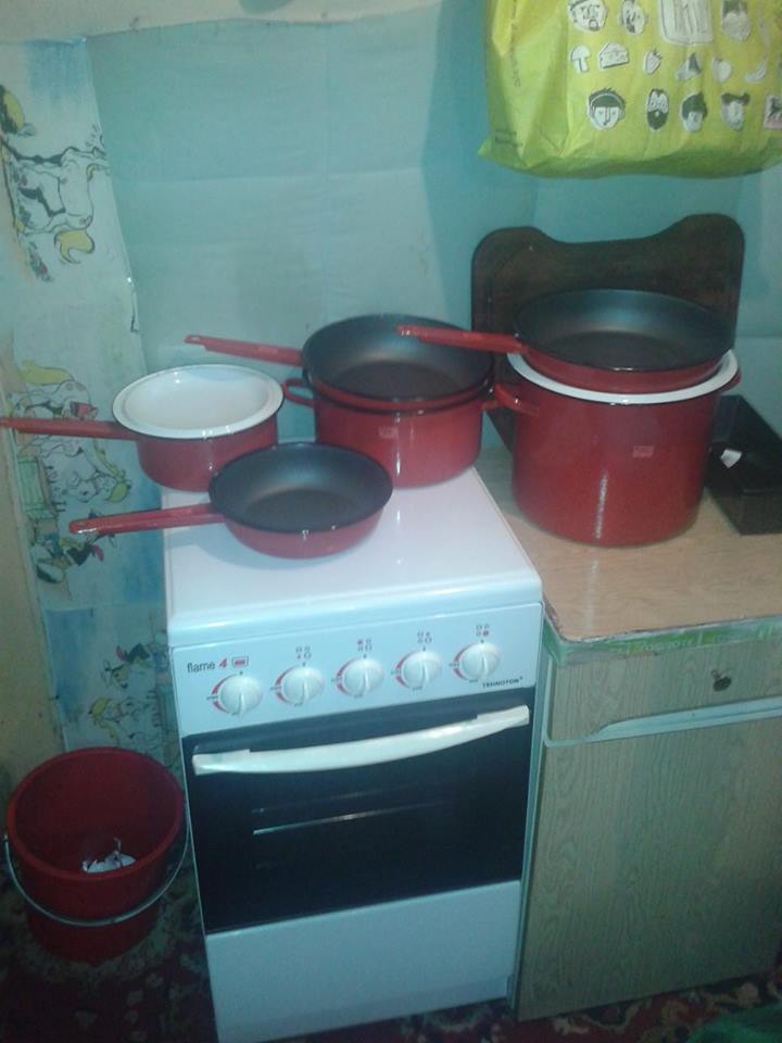 De sarbatori, familia a gatit diferite bucate la aragazul cumparat de artista