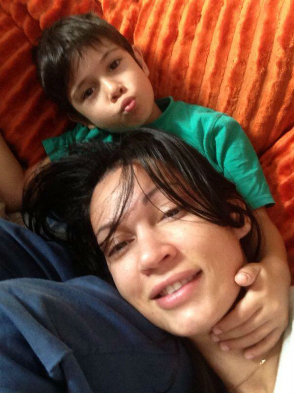 Nicoleta si fiul sau, Zsolt, intr-un moment de tandrete