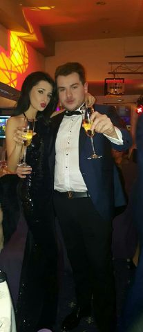 Razvan (23 de ani) si iubita lui, Roxana, traiesc 