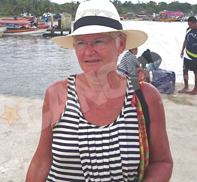 Fost om politic, Monica Tatoiu se bucura de viata, departe de grijile si de frigul din tara