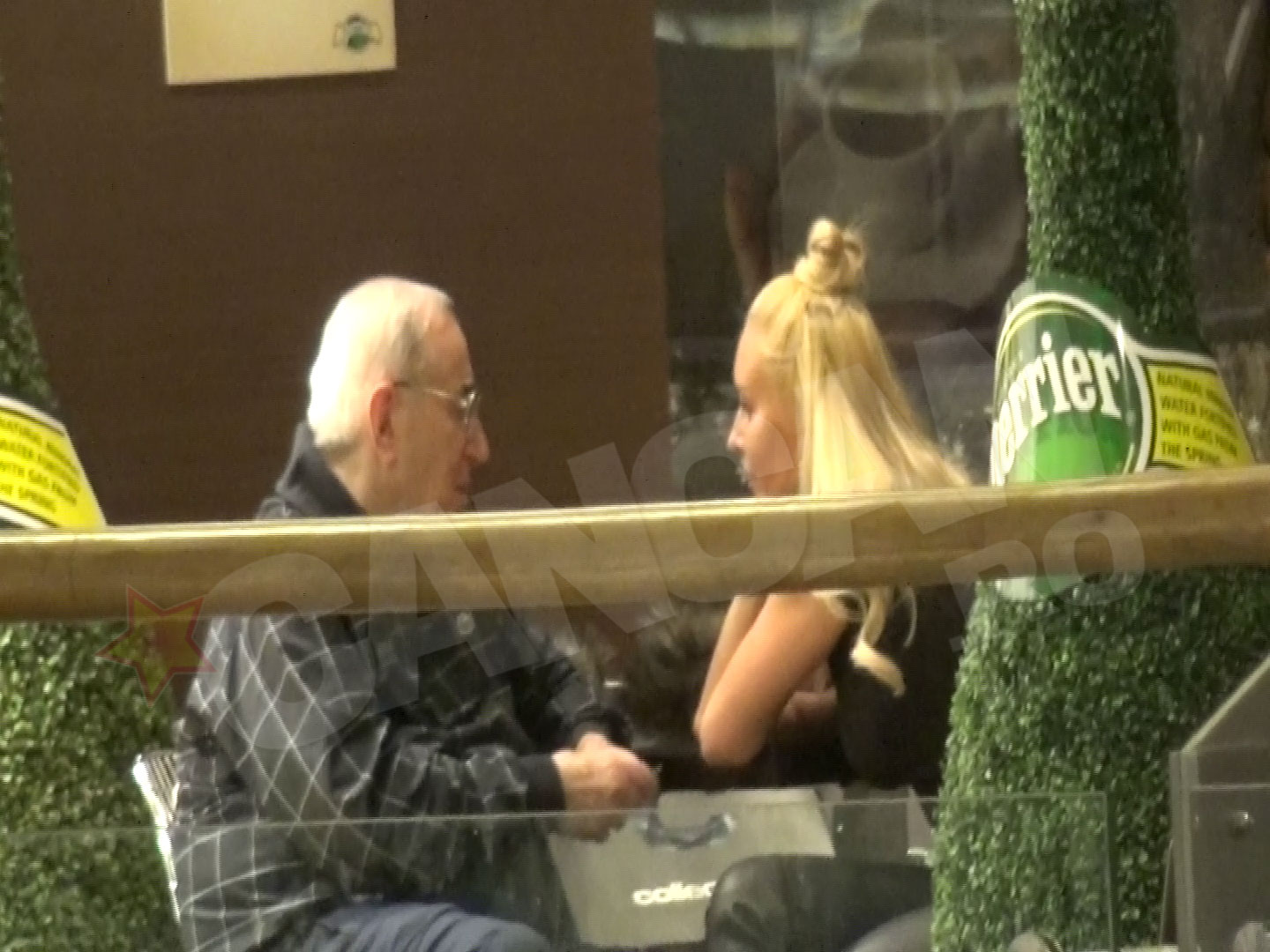 Vica sorbea de pe buze cuvintele fostului ei sef