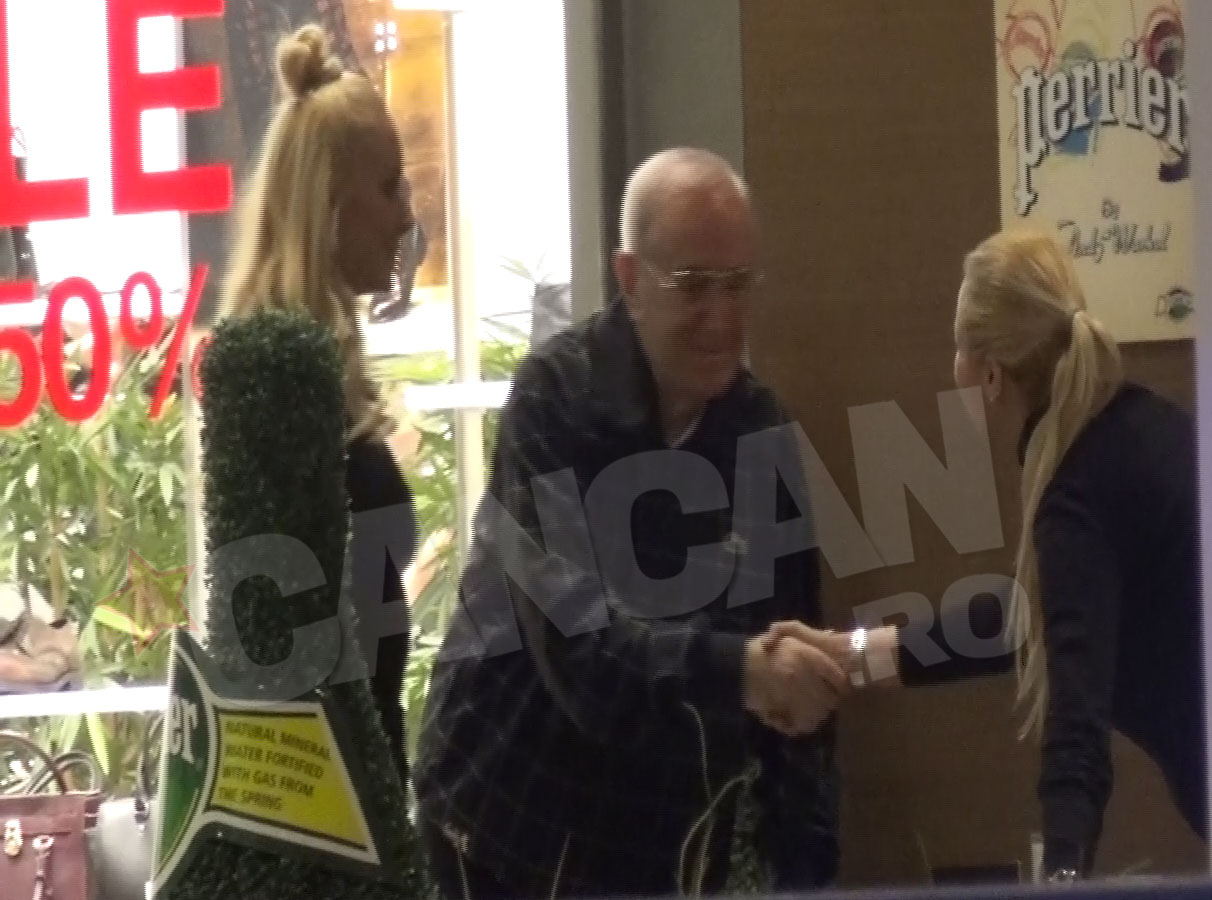 Intalnirea s-a terminat cu o strangere cordiala de mana