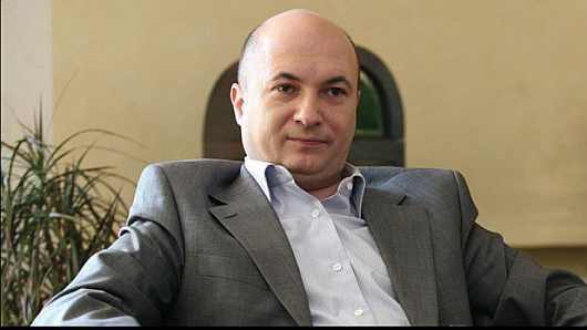 Codrin Ştefănescu este un autor, filatelist, numismat, specialist în cartofilie şi om politic român. A fost deputat în legislatura 2000-2004, ales în judeţul Alba pe listele partidului PSD.